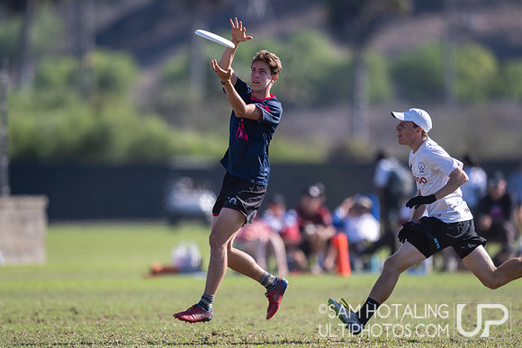 Johnny Bravo vs Chicago Machine in quarterfinals at USA Ultimate National Championships