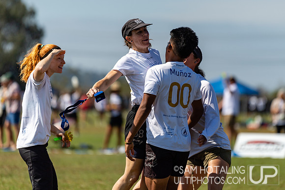 Love Tractor vs Seattle Mixtape in quarterfinals at USA Ultimate National Championships