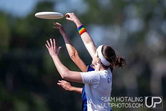 Love Tractor vs Seattle Mixtape in quarterfinals at USA Ultimate National Championships
