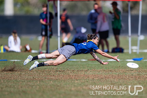 Love Tractor vs Seattle Mixtape in quarterfinals at USA Ultimate National Championships