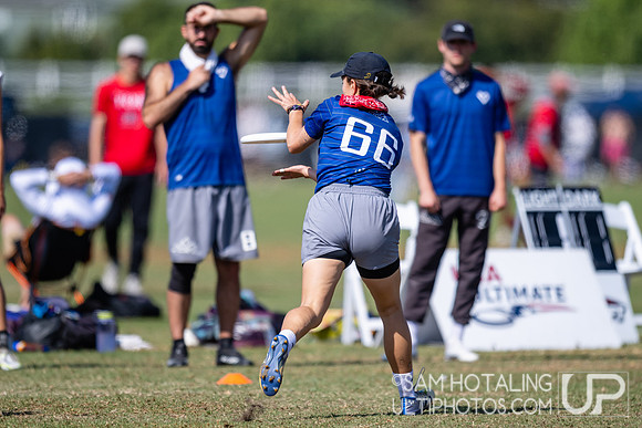 Love Tractor vs Seattle Mixtape in quarterfinals at USA Ultimate National Championships