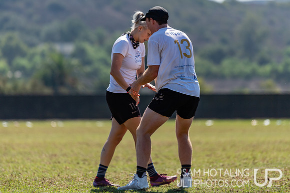 Love Tractor vs Seattle Mixtape in quarterfinals at USA Ultimate National Championships