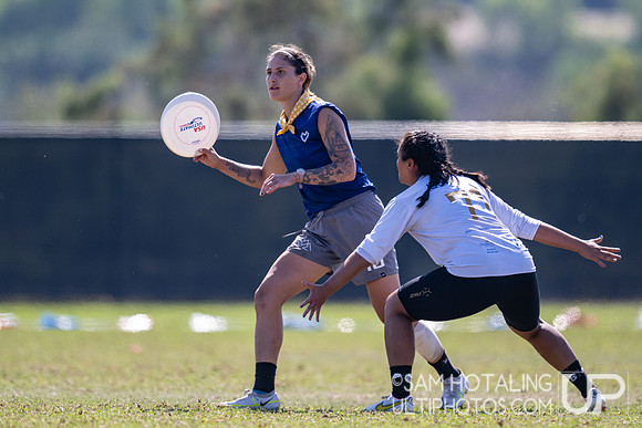 Love Tractor vs Seattle Mixtape in quarterfinals at USA Ultimate National Championships