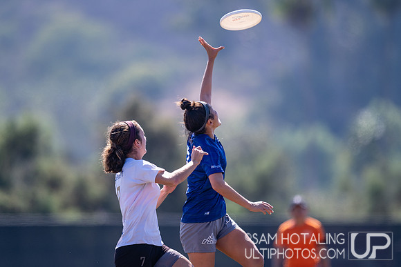 Love Tractor vs Seattle Mixtape in quarterfinals at USA Ultimate National Championships