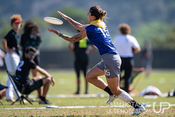 Love Tractor vs Seattle Mixtape in quarterfinals at USA Ultimate National Championships