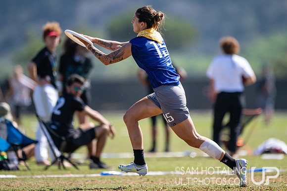 Love Tractor vs Seattle Mixtape in quarterfinals at USA Ultimate National Championships