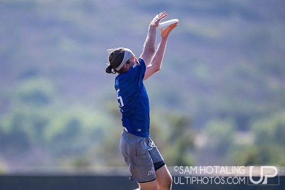 Love Tractor vs Seattle Mixtape in quarterfinals at USA Ultimate National Championships