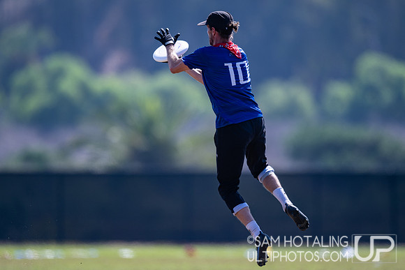 Love Tractor vs Seattle Mixtape in quarterfinals at USA Ultimate National Championships