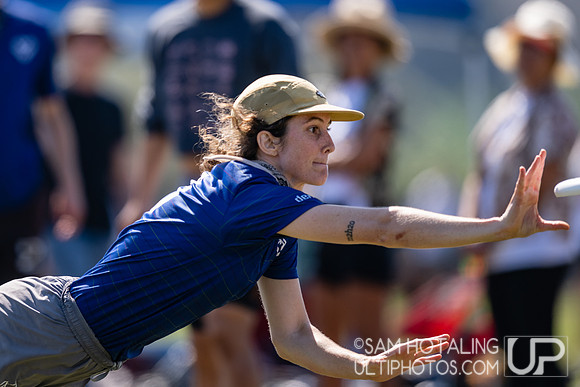 Love Tractor vs Seattle Mixtape in quarterfinals at USA Ultimate National Championships
