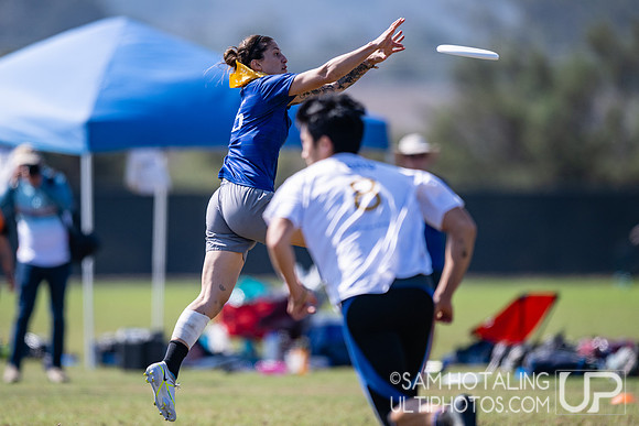 Love Tractor vs Seattle Mixtape in quarterfinals at USA Ultimate National Championships