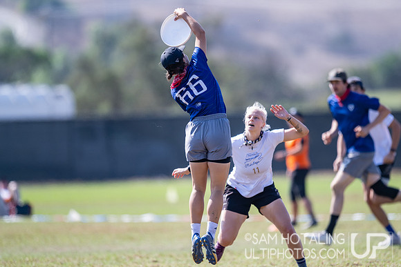 Love Tractor vs Seattle Mixtape in quarterfinals at USA Ultimate National Championships