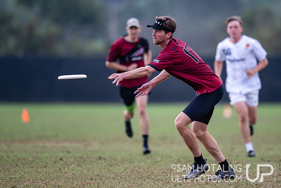 Mad Men vs Revolver in consolation play at USA Ultimate National Championships