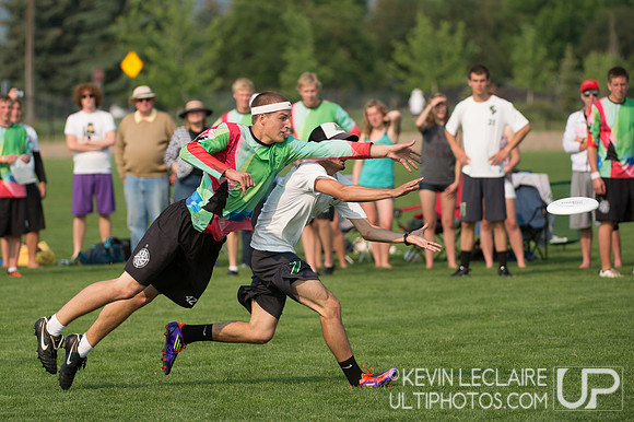 2012 USAU D-I College Championships Saturday Action