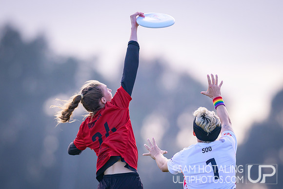 Phoenix vs Seattle Riot at USAU Club Championships, Surf Cup Sports Park