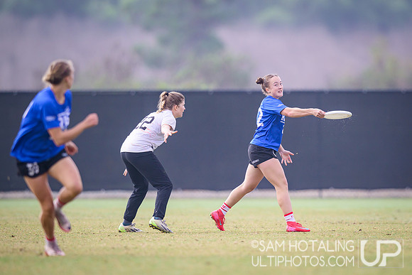 Iris vs Nightlock at USAU Club Championships, Surf Cup Sports Park