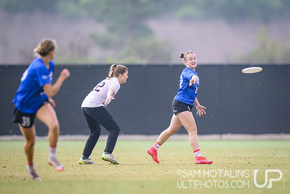 Iris vs Nightlock at USAU Club Championships, Surf Cup Sports Park