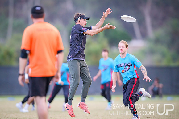 Johnny Bravo vs Truck Stop at USAU Club Championships, Surf Cup Sports Park