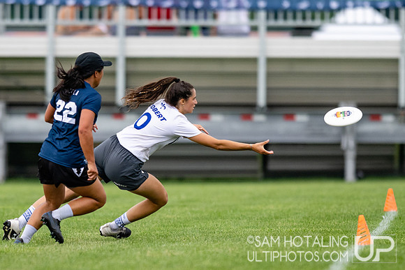 FABulous vs Iris in pool play at World Ultimate Club Championships