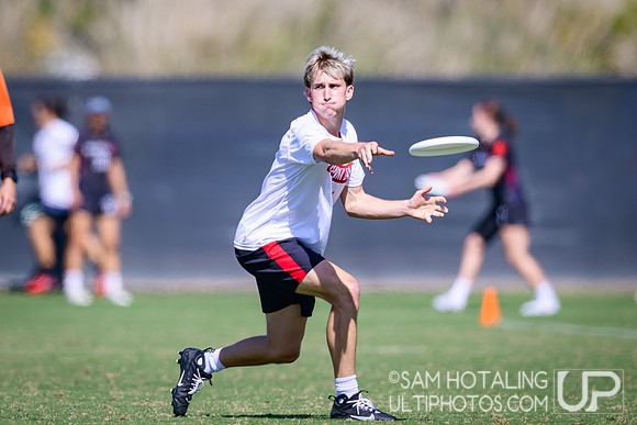 DiG vs Johnny Bravo at USAU Club Championships, Surf Cup Sports Park
