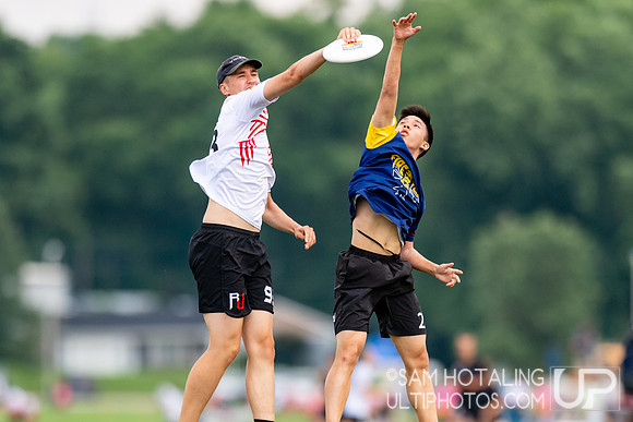Fireflies vs Reading Ultimate in pool play at World Ultimate Club Championships