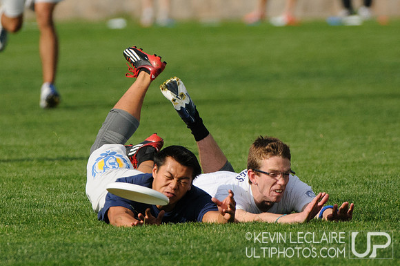 2012 USAU D-I College Championships Friday Round 1 Action