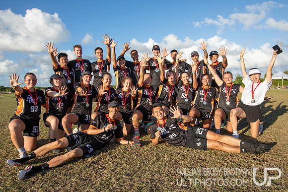 tobe! team photo