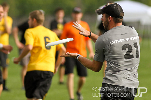 2012 USAU D-I College Championships Saturday Pre-Qtrs Action
