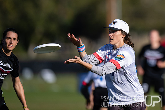 Pop vs Scandal in pool play at USA Ultimate National Championships