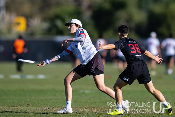Pop vs Scandal in pool play at USA Ultimate National Championships