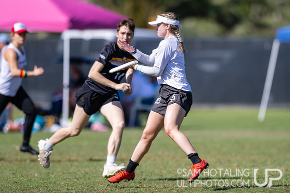 6ixers vs Grit in pool play at USA Ultimate National Championships