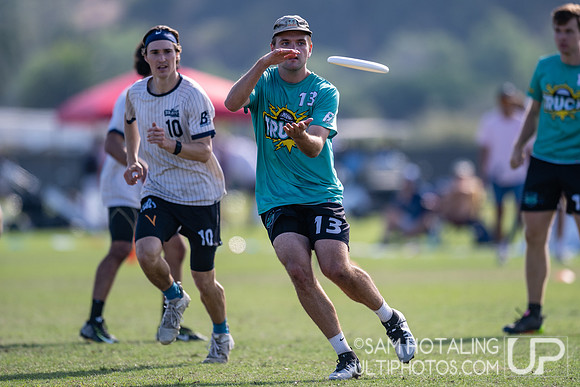 Johnny Bravo vs Truck Stop in pool play at USA Ultimate National Championships