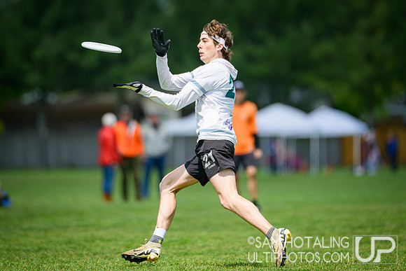 Lewis & Clark Bacchus vs Whitman Sweets in quarterfinals at USAU D-III College Championships