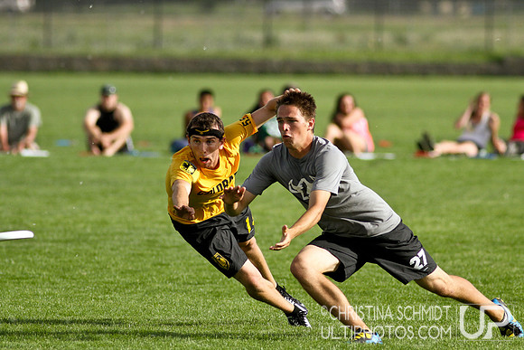 2012 USAU D-I College Championships Saturday Pre-Qtrs Action