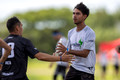 R1: Voltaje v Charrúa
