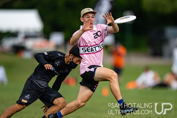 Buzz Bullets vs Seattle Sockeye in pool play at World Ultimate Club Championships