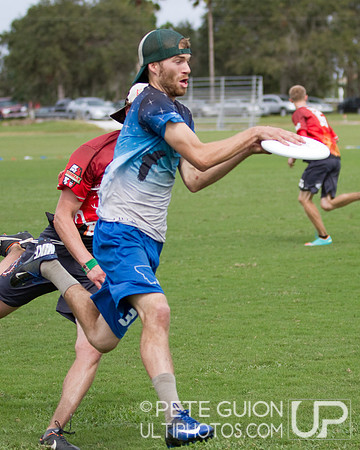 Drag'n Thrust vs Mental Toss Flycoons. Mixed division pool play, Thursday, Oct 2012.