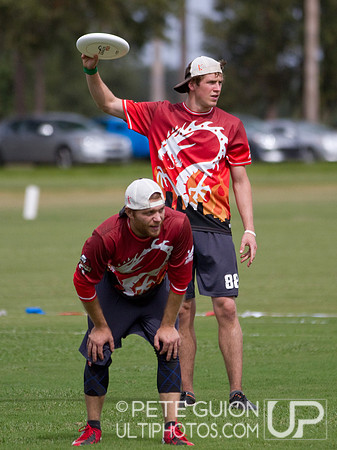 Drag'n Thrust vs Mental Toss Flycoons. Mixed division pool play, Thursday, Oct 2012.