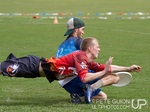 Drag'n Thrust vs Mental Toss Flycoons. Mixed division pool play, Thursday, Oct 2012.