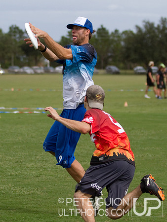 Drag'n Thrust vs Mental Toss Flycoons. Mixed division pool play, Thursday, Oct 2012.