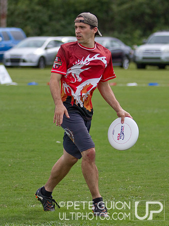 Drag'n Thrust vs Mental Toss Flycoons. Mixed division pool play, Thursday, Oct 2012.