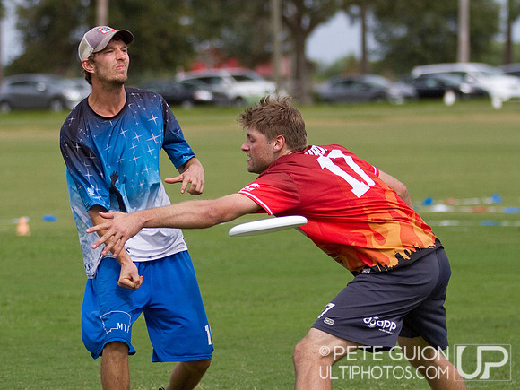 Drag'n Thrust vs Mental Toss Flycoons. Mixed division pool play, Thursday, Oct 2012.