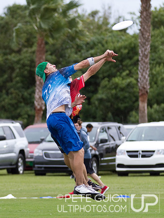 Drag'n Thrust vs Mental Toss Flycoons. Mixed division pool play, Thursday, Oct 2012.