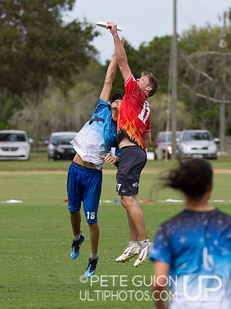 Drag'n Thrust vs Mental Toss Flycoons. Mixed division pool play, Thursday, Oct 2012.