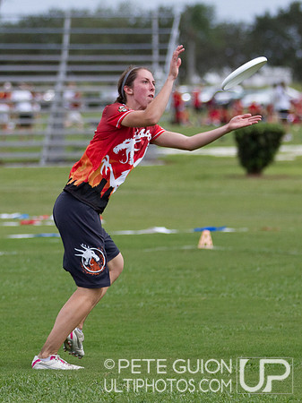 Drag'n Thrust vs Mental Toss Flycoons. Mixed division pool play, Thursday, Oct 2012.