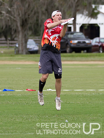 Drag'n Thrust vs Mental Toss Flycoons. Mixed division pool play, Thursday, Oct 2012.