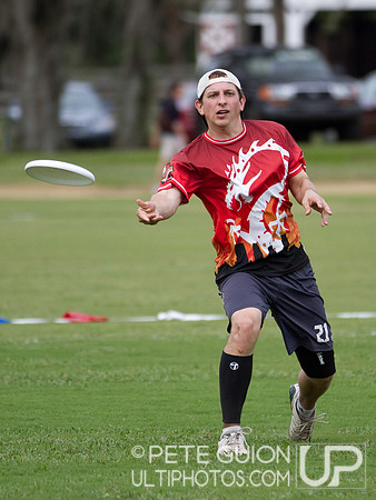 Drag'n Thrust vs Mental Toss Flycoons. Mixed division pool play, Thursday, Oct 2012.