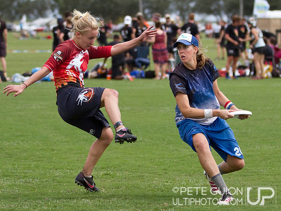 Drag'n Thrust vs Mental Toss Flycoons. Mixed division pool play, Thursday, Oct 2012.