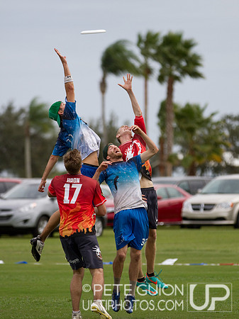 Drag'n Thrust vs Mental Toss Flycoons. Mixed division pool play, Thursday, Oct 2012.