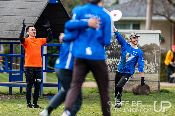 The ninth annual Douglas Bowl featuring UVIC and UBC Women’s and Open Ultimate teams.