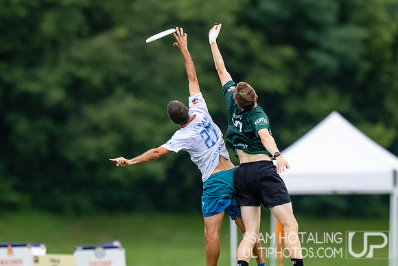 Gentle vs Guayota in pool play at World Ultimate Club Championships